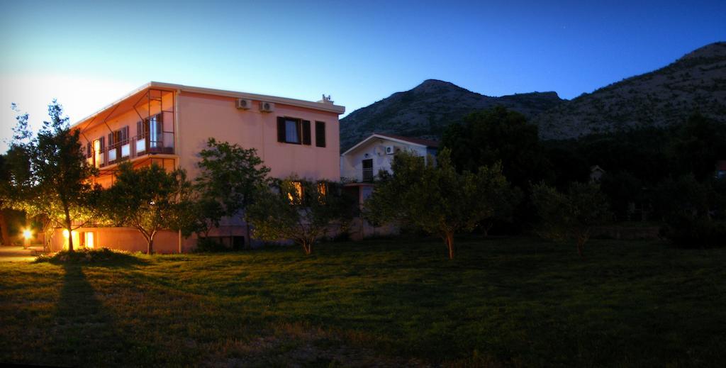 Apartments And Rooms Mare-Monti Starigrad Paklenica Zewnętrze zdjęcie