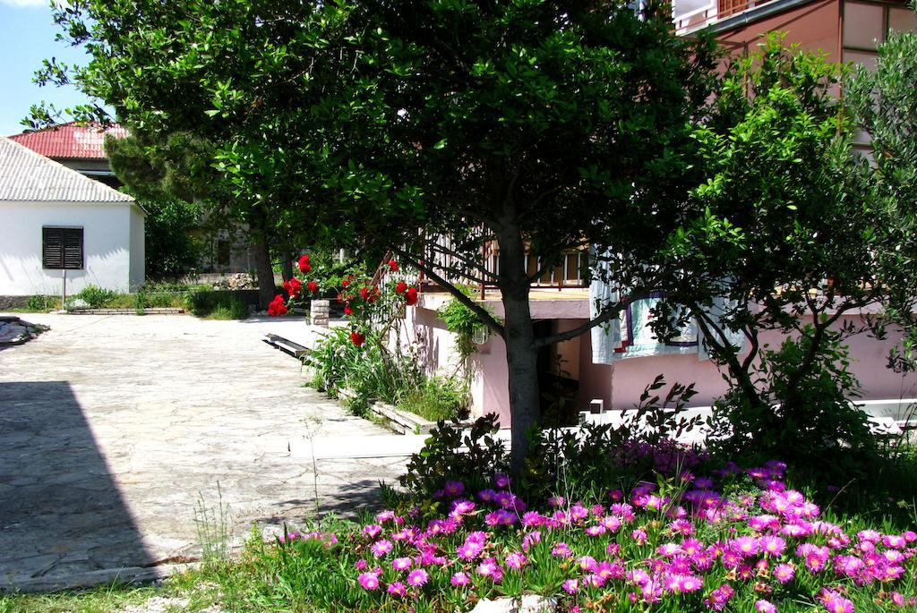 Apartments And Rooms Mare-Monti Starigrad Paklenica Zewnętrze zdjęcie