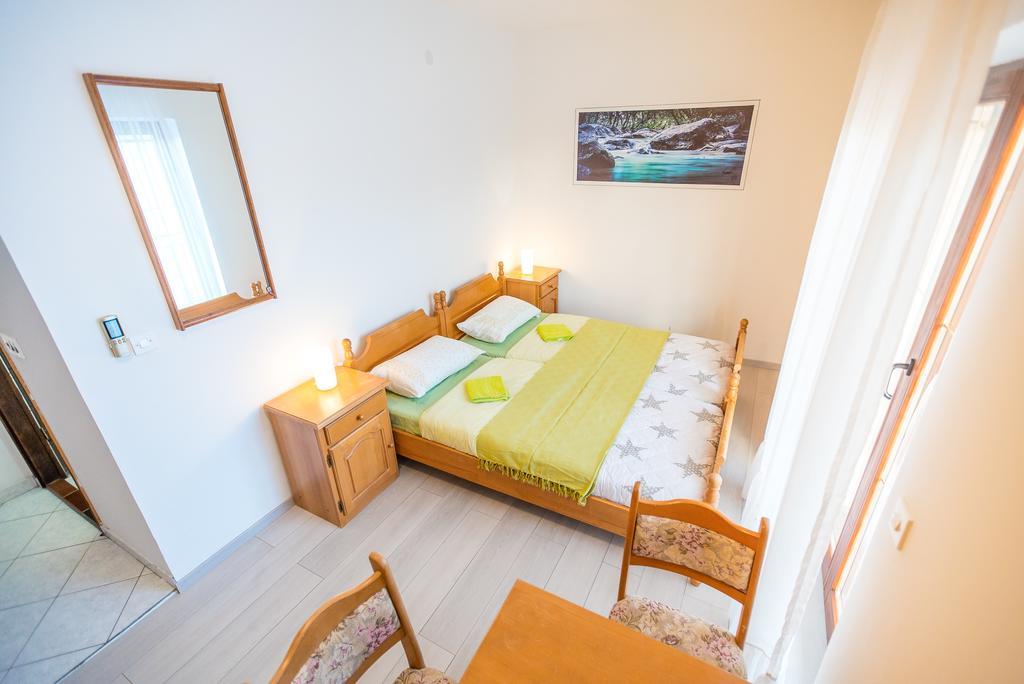 Apartments And Rooms Mare-Monti Starigrad Paklenica Zewnętrze zdjęcie