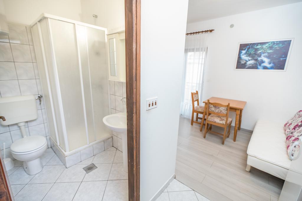 Apartments And Rooms Mare-Monti Starigrad Paklenica Zewnętrze zdjęcie