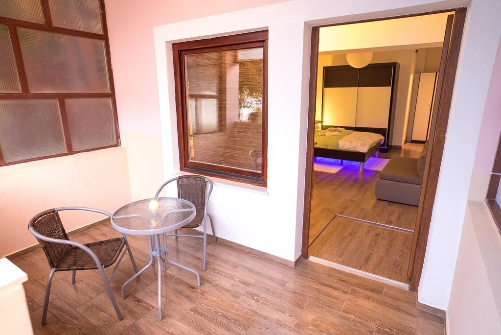 Apartments And Rooms Mare-Monti Starigrad Paklenica Zewnętrze zdjęcie