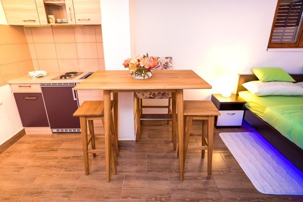 Apartments And Rooms Mare-Monti Starigrad Paklenica Zewnętrze zdjęcie