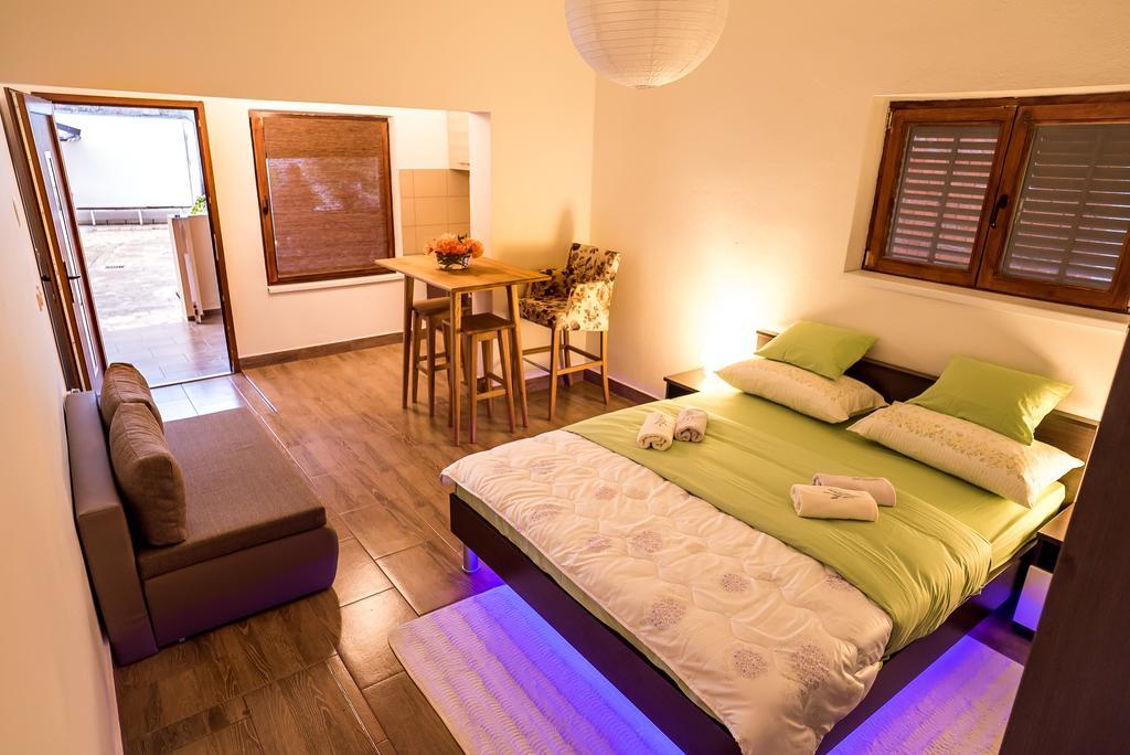 Apartments And Rooms Mare-Monti Starigrad Paklenica Zewnętrze zdjęcie