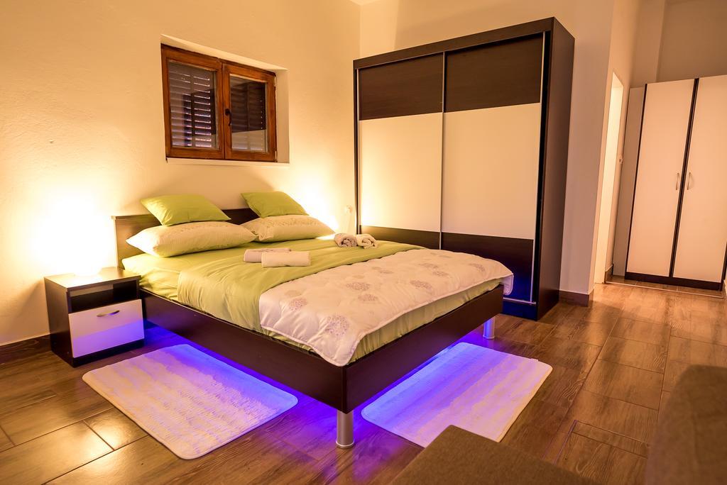 Apartments And Rooms Mare-Monti Starigrad Paklenica Zewnętrze zdjęcie